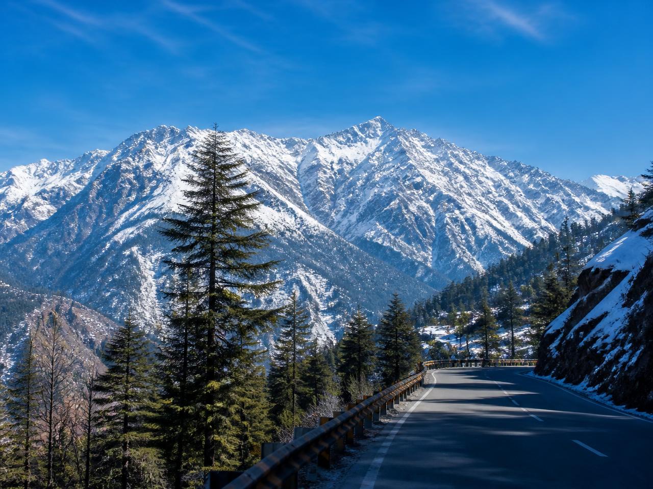 Snow-capped Himalayan peaks near Manali